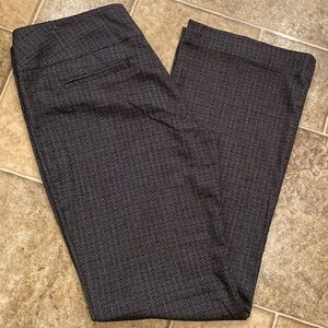 Joe B black & white, flare leg dress pants. Lightweight material. Sz. 9.